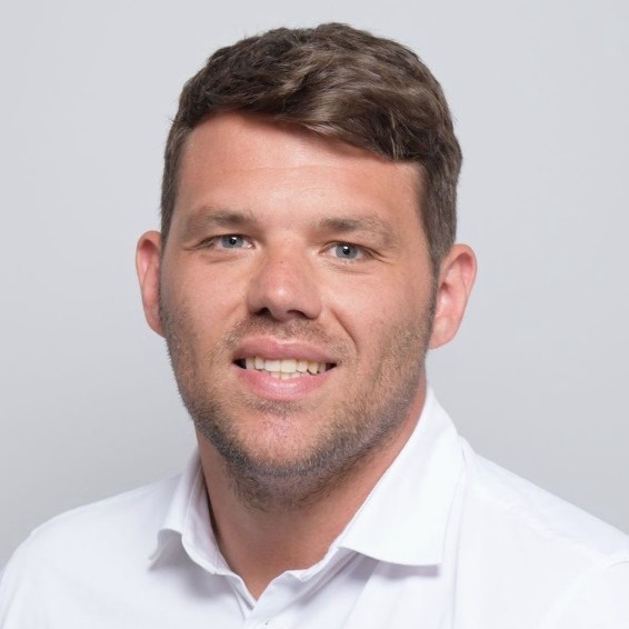 Portrait von einem Mann in Hemd