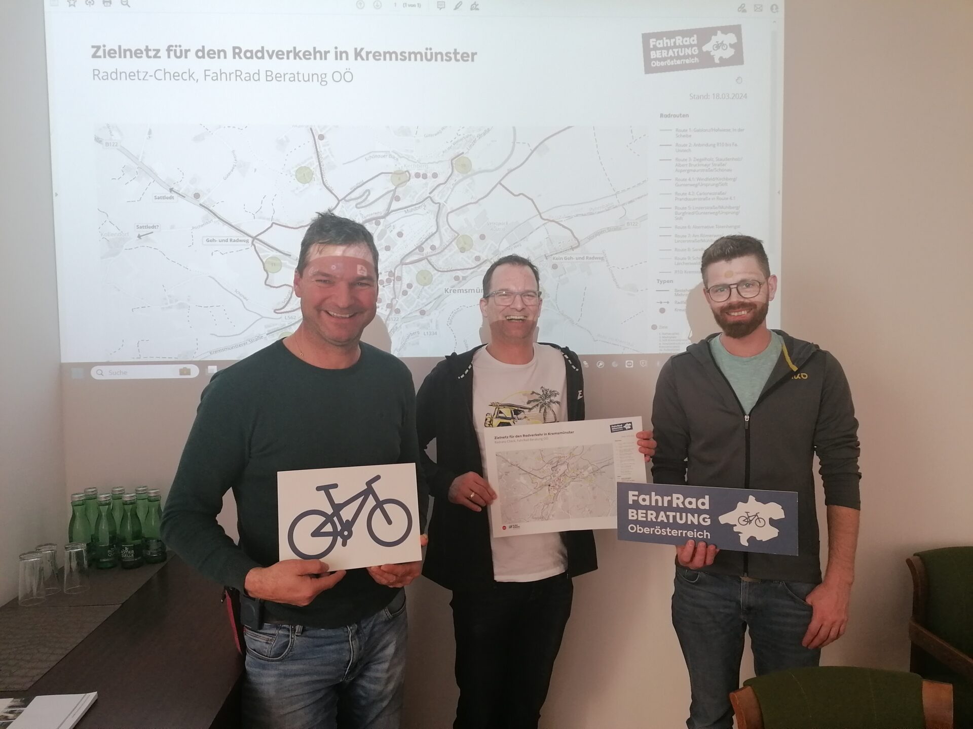 Gruppenfoto von drei Männern